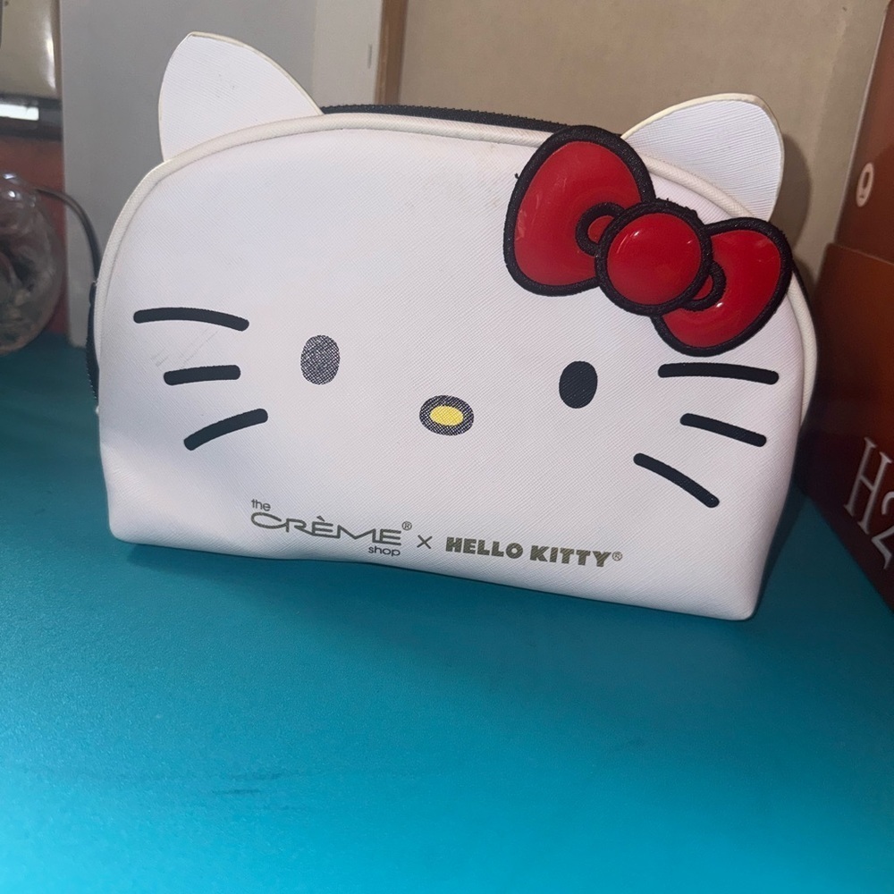 Hello kitty sanrio makeup bag - Picture 2 of 6